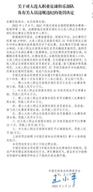 就在这几人目瞪口呆、不知发生了什么的时候，他们发现，刺入此人眉间的那把手里剑，竟然还出奇的眼熟。